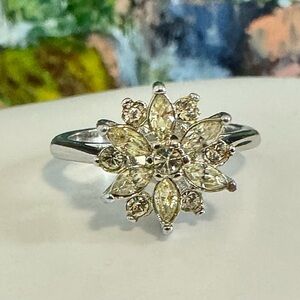 Vintage 18k White Gold Plated Cubic Zirconia Floral Cluster Ring (7.5)